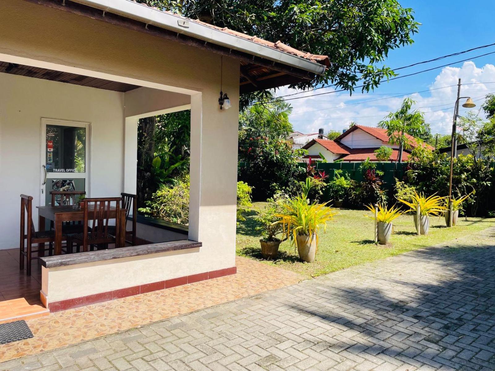 Hotel The Beez Negombo Exterior foto