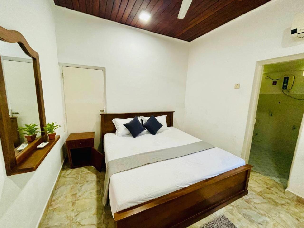 Hotel The Beez Negombo Exterior foto
