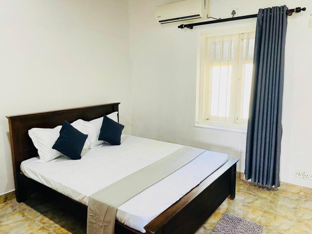Hotel The Beez Negombo Exterior foto
