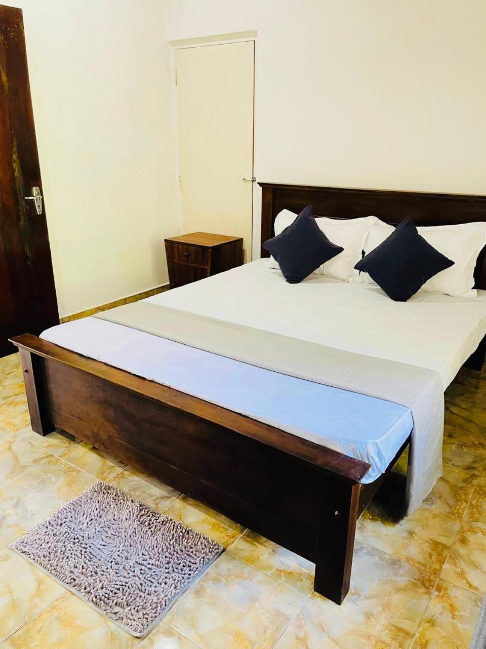 Hotel The Beez Negombo Exterior foto